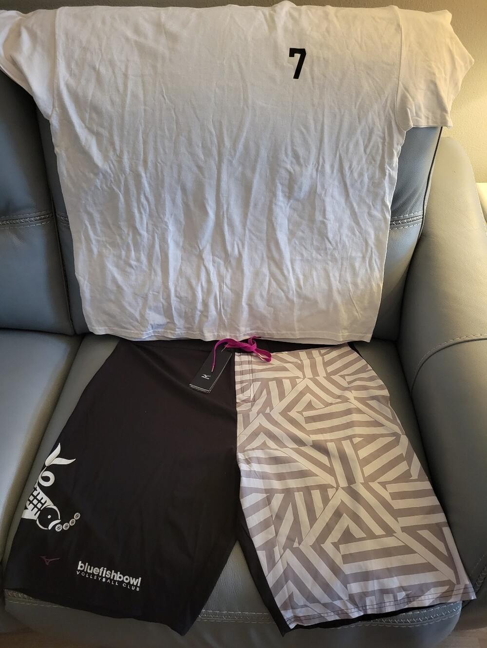 #7 XXL Goldfish Volleyball White T-Shirt + XXL Boardshorts